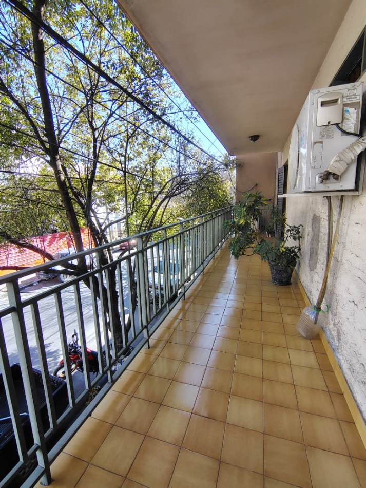 VENDO HERMOSO DPTO 1a PISO SOBRE CALLE VICENTE LOPEZ AL 1000